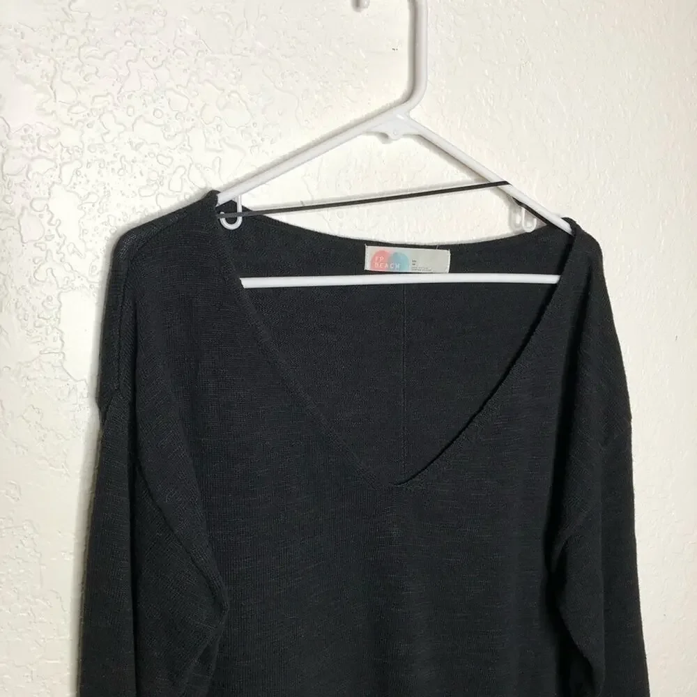 Free People Beach black vneck side slit linen blend knit top size Extra Small XS